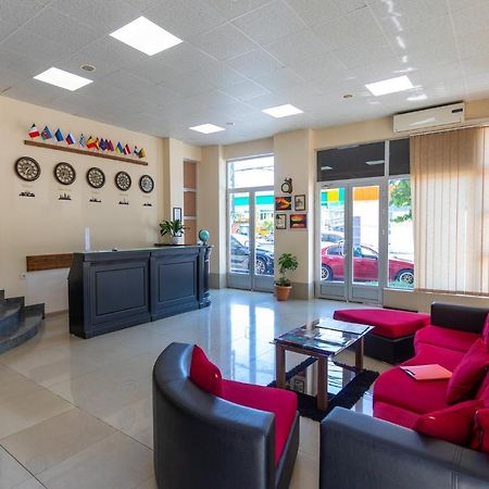 Hotel Phasis Kutaisi Bagian luar foto