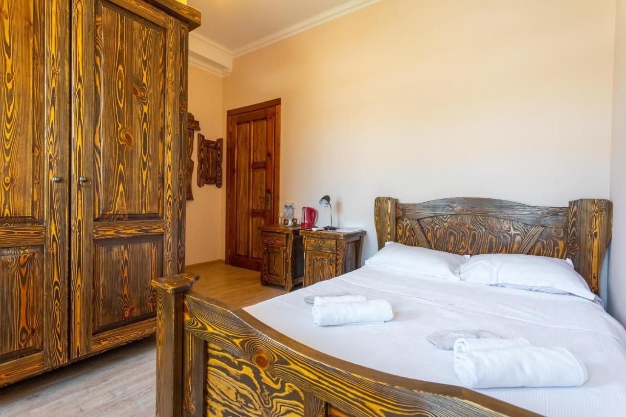 Hotel Phasis Kutaisi Bagian luar foto
