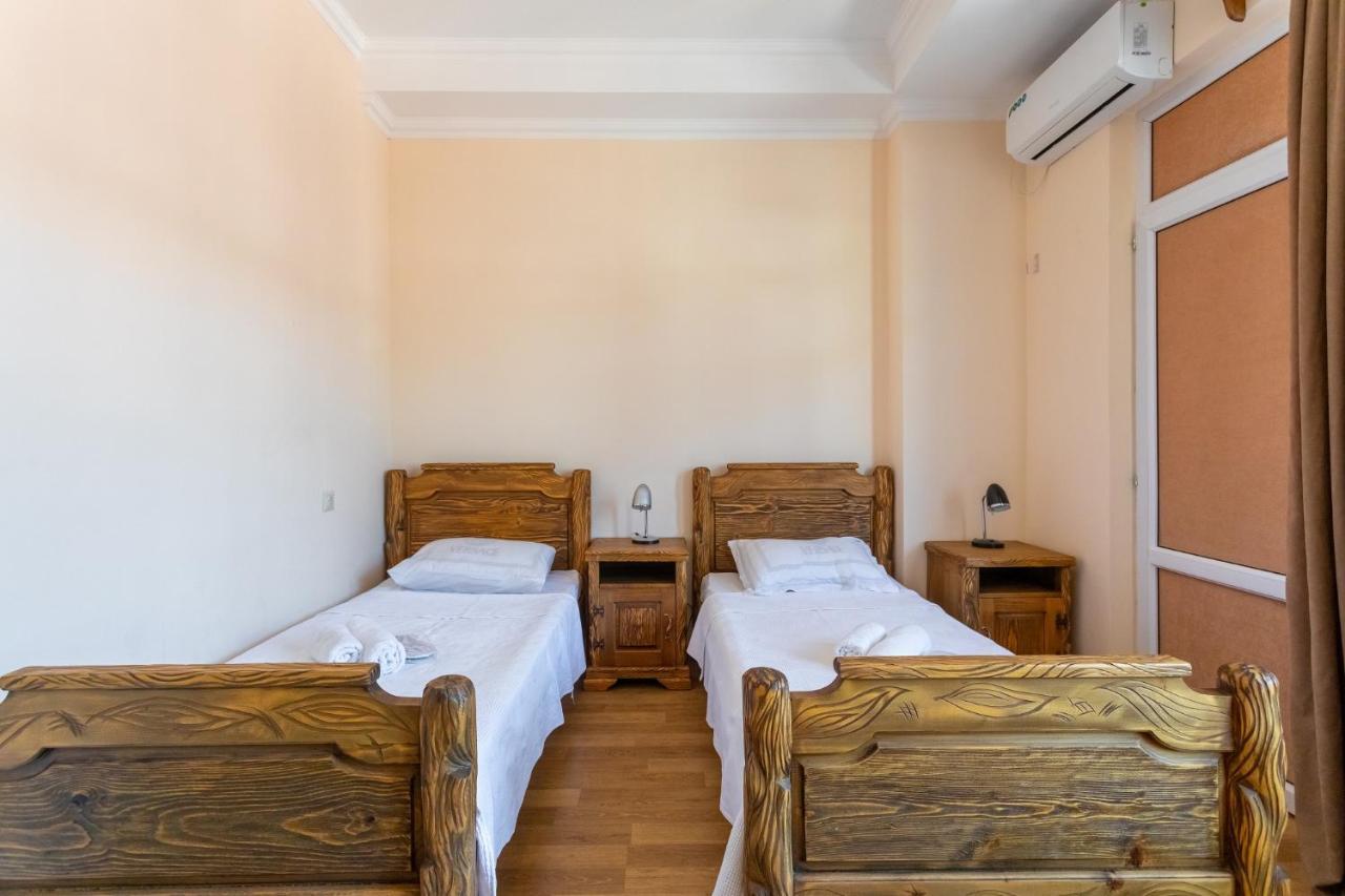 Hotel Phasis Kutaisi Bagian luar foto