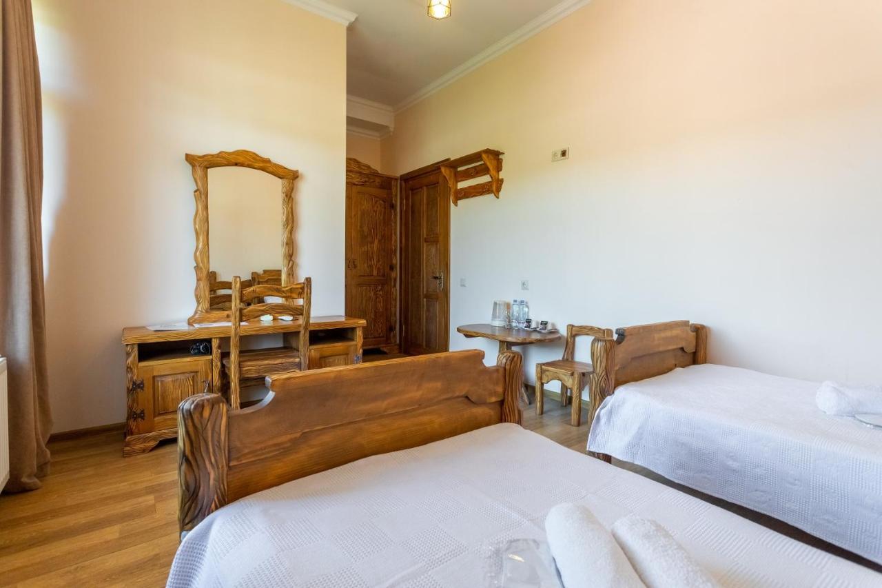 Hotel Phasis Kutaisi Bagian luar foto