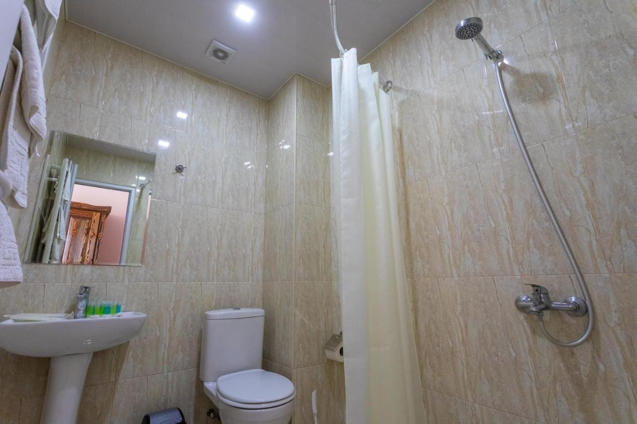Hotel Phasis Kutaisi Bagian luar foto
