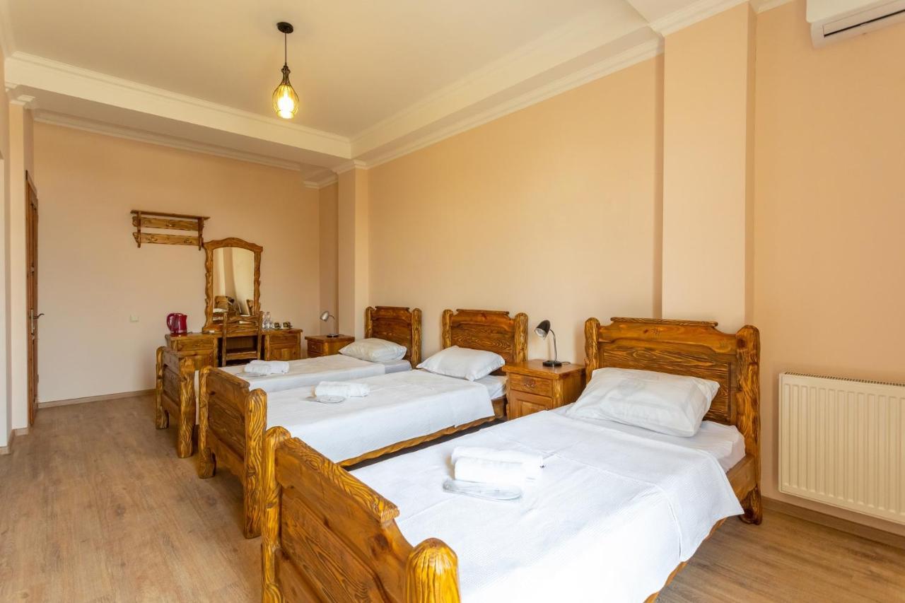 Hotel Phasis Kutaisi Bagian luar foto