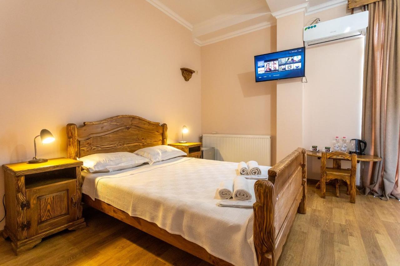 Hotel Phasis Kutaisi Bagian luar foto