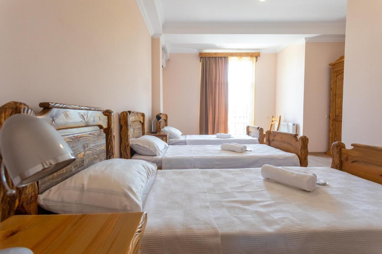 Hotel Phasis Kutaisi Bagian luar foto