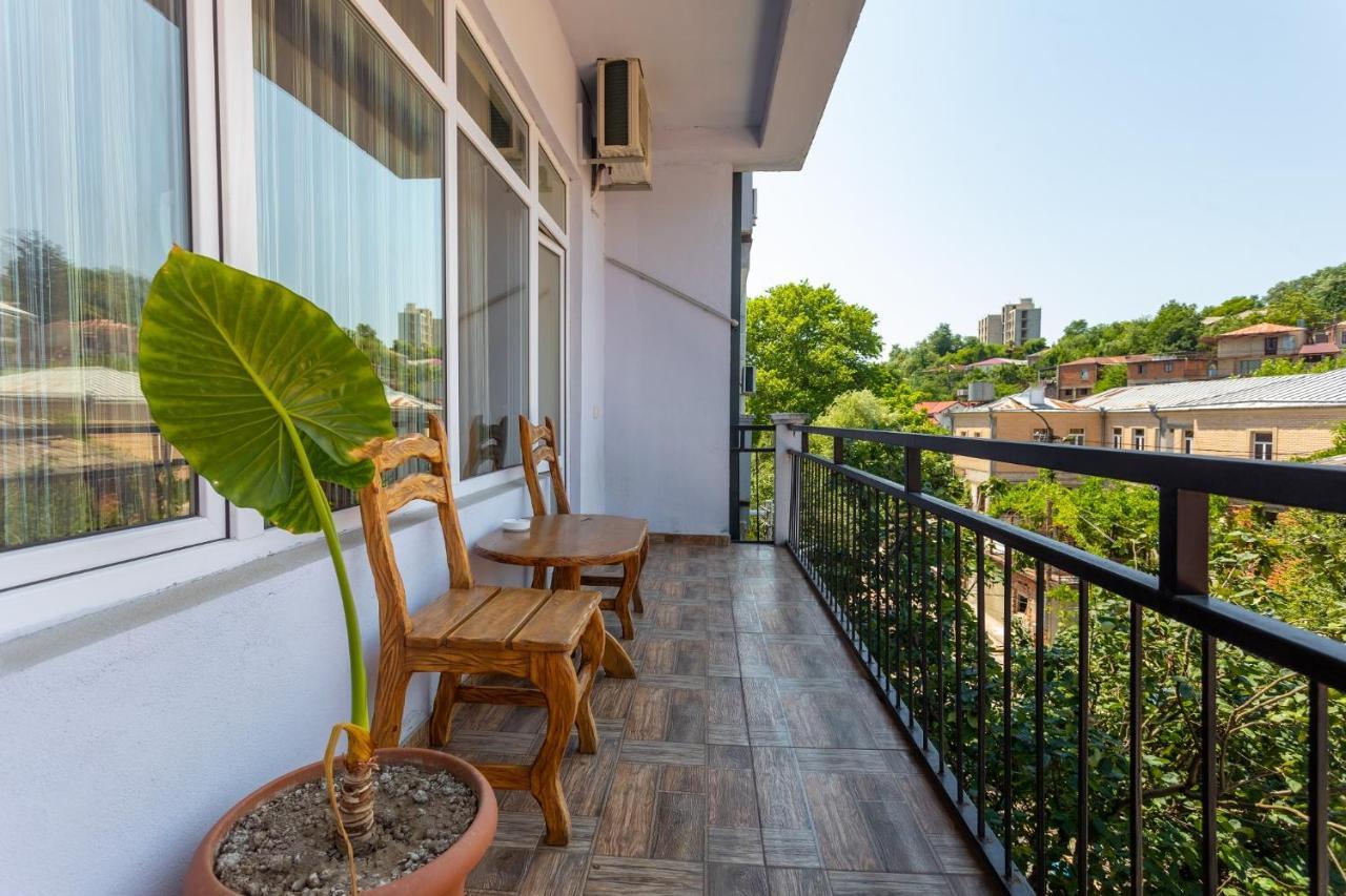 Hotel Phasis Kutaisi Bagian luar foto