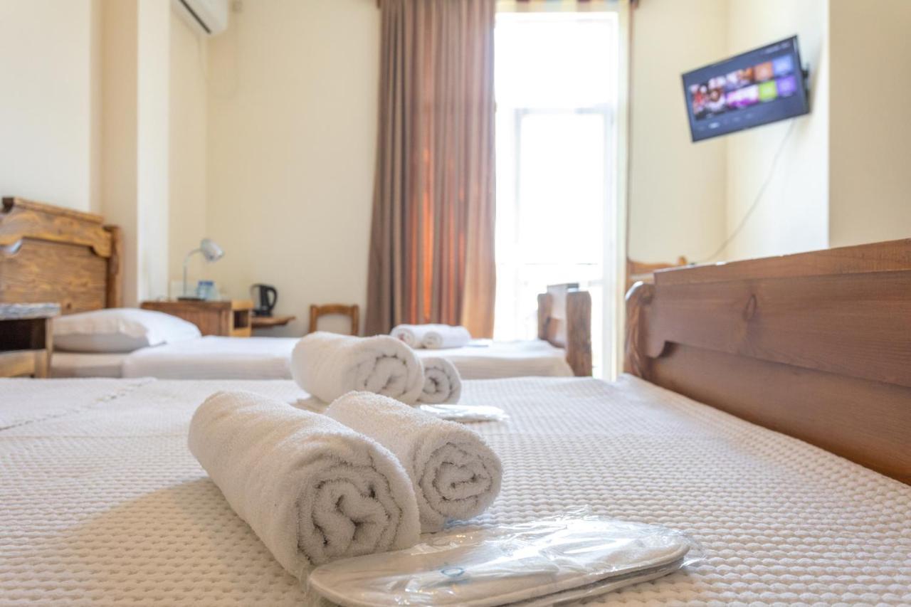 Hotel Phasis Kutaisi Bagian luar foto