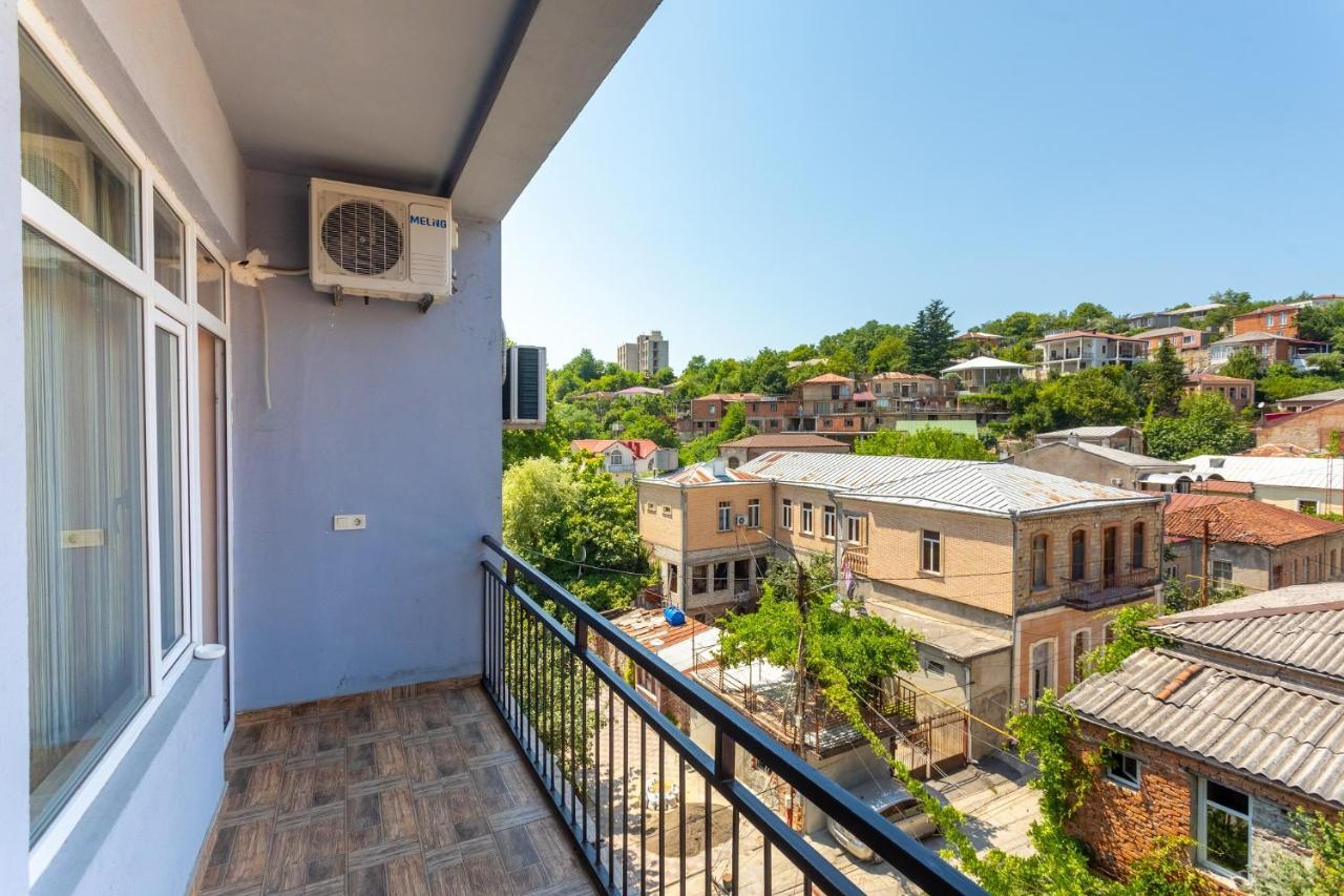 Hotel Phasis Kutaisi Bagian luar foto