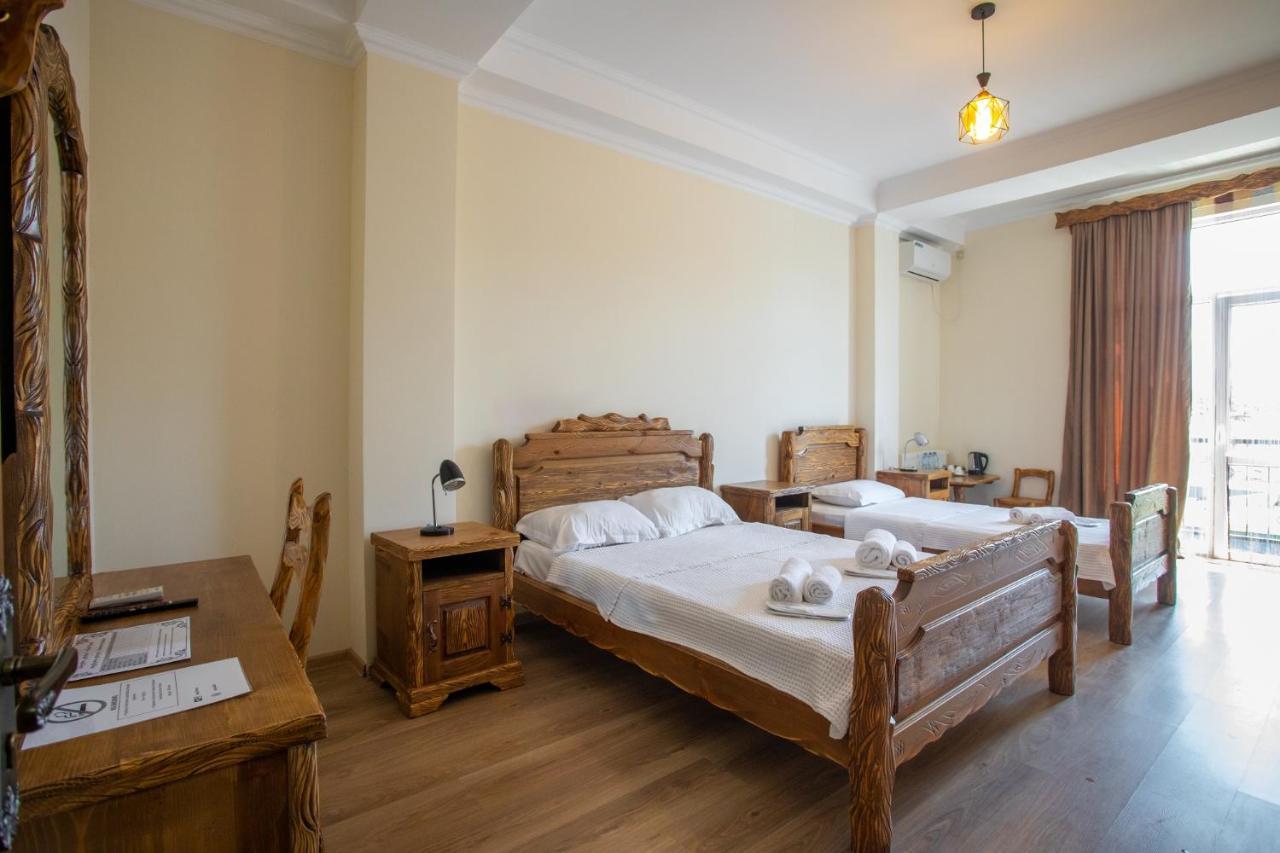 Hotel Phasis Kutaisi Bagian luar foto