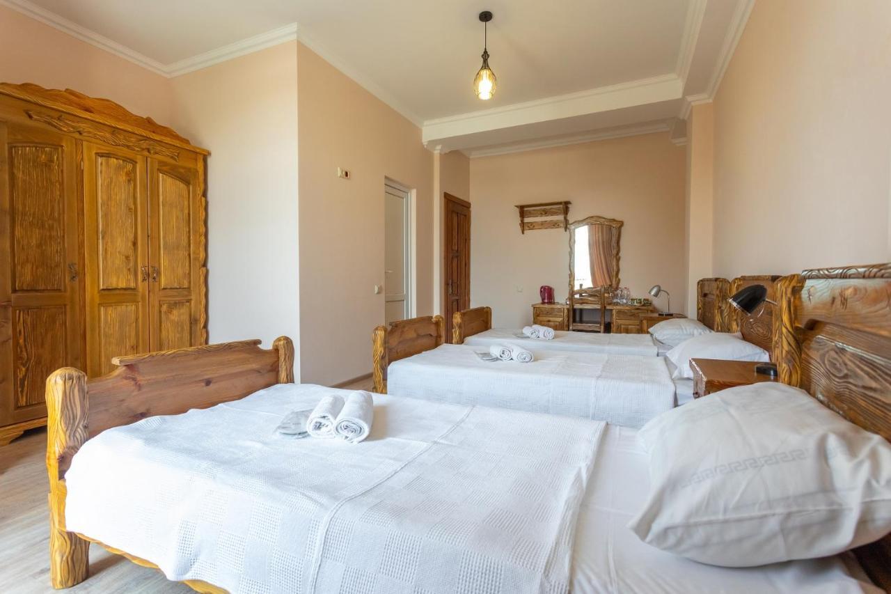 Hotel Phasis Kutaisi Bagian luar foto