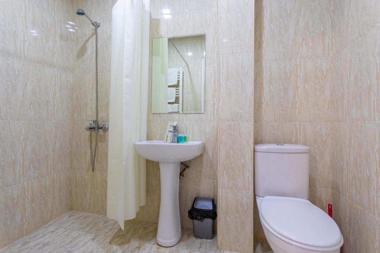Hotel Phasis Kutaisi Bagian luar foto