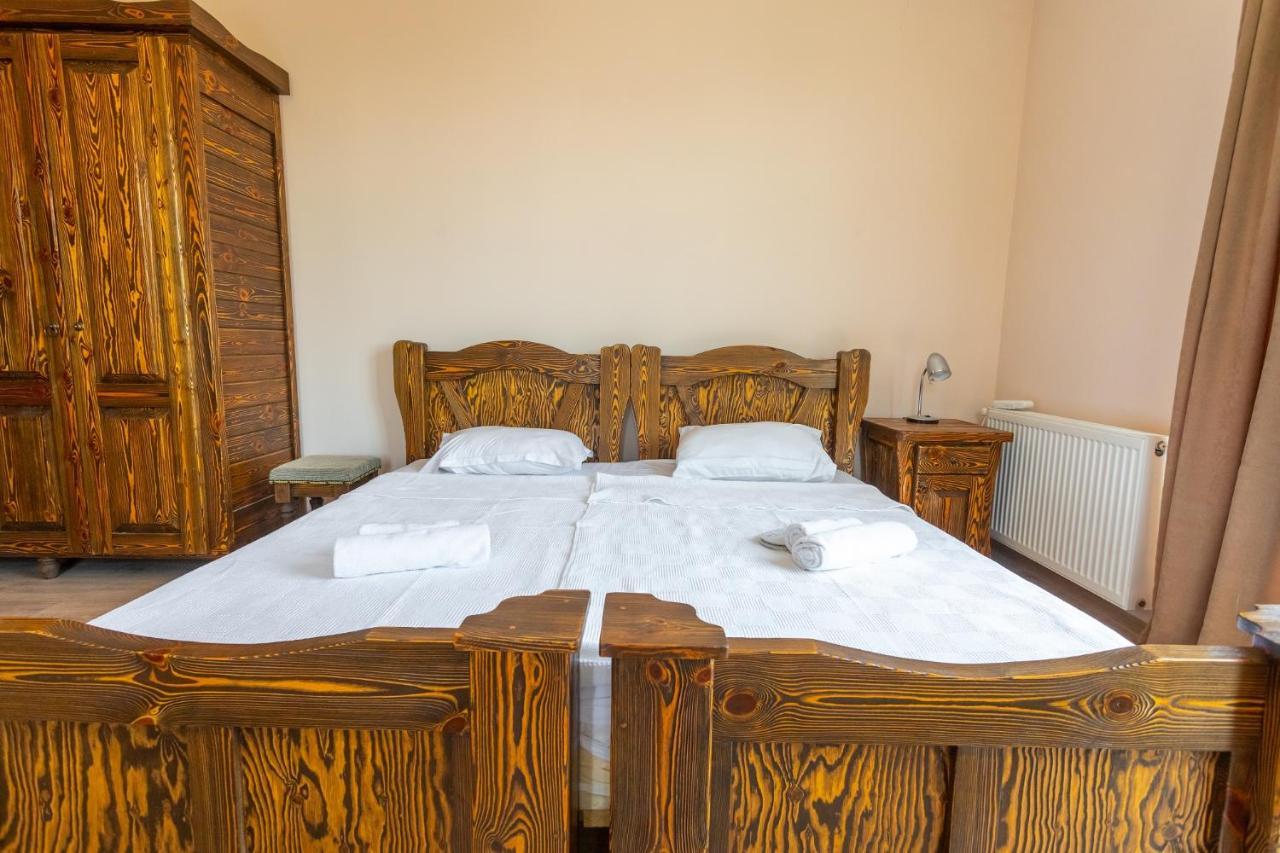 Hotel Phasis Kutaisi Bagian luar foto