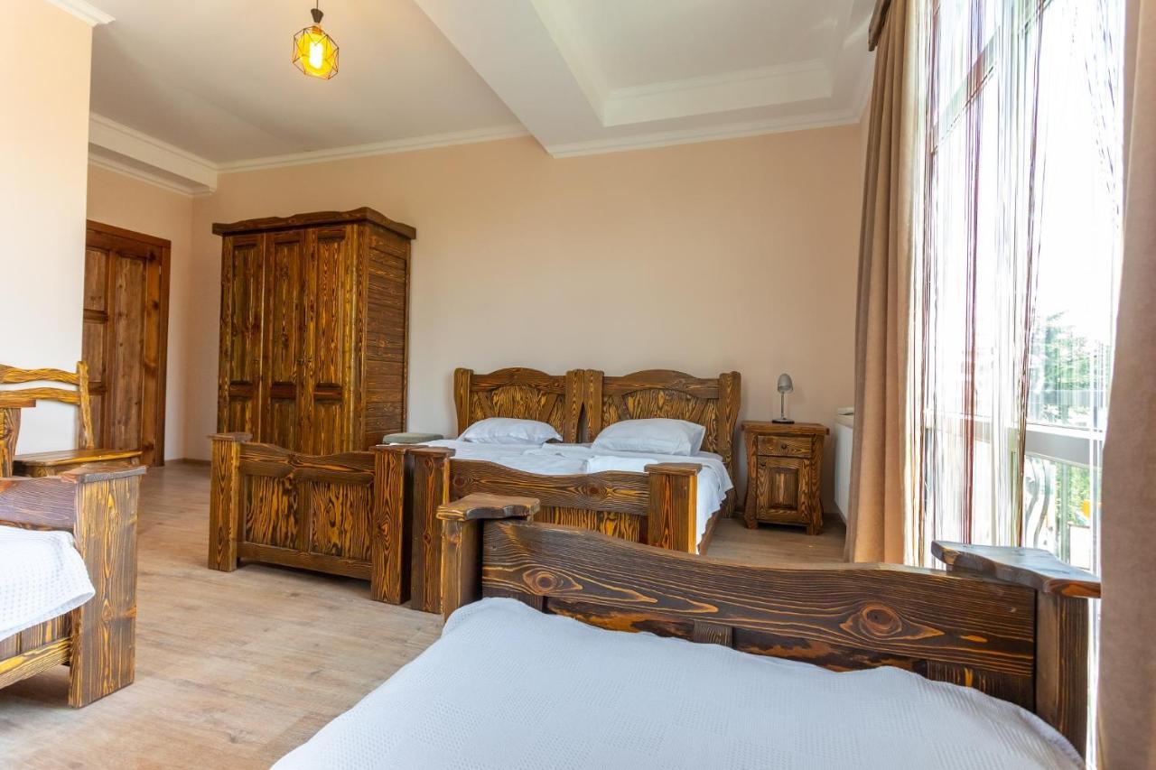 Hotel Phasis Kutaisi Bagian luar foto