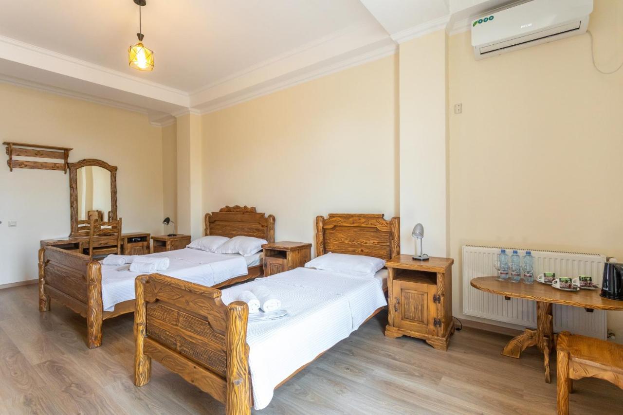 Hotel Phasis Kutaisi Bagian luar foto