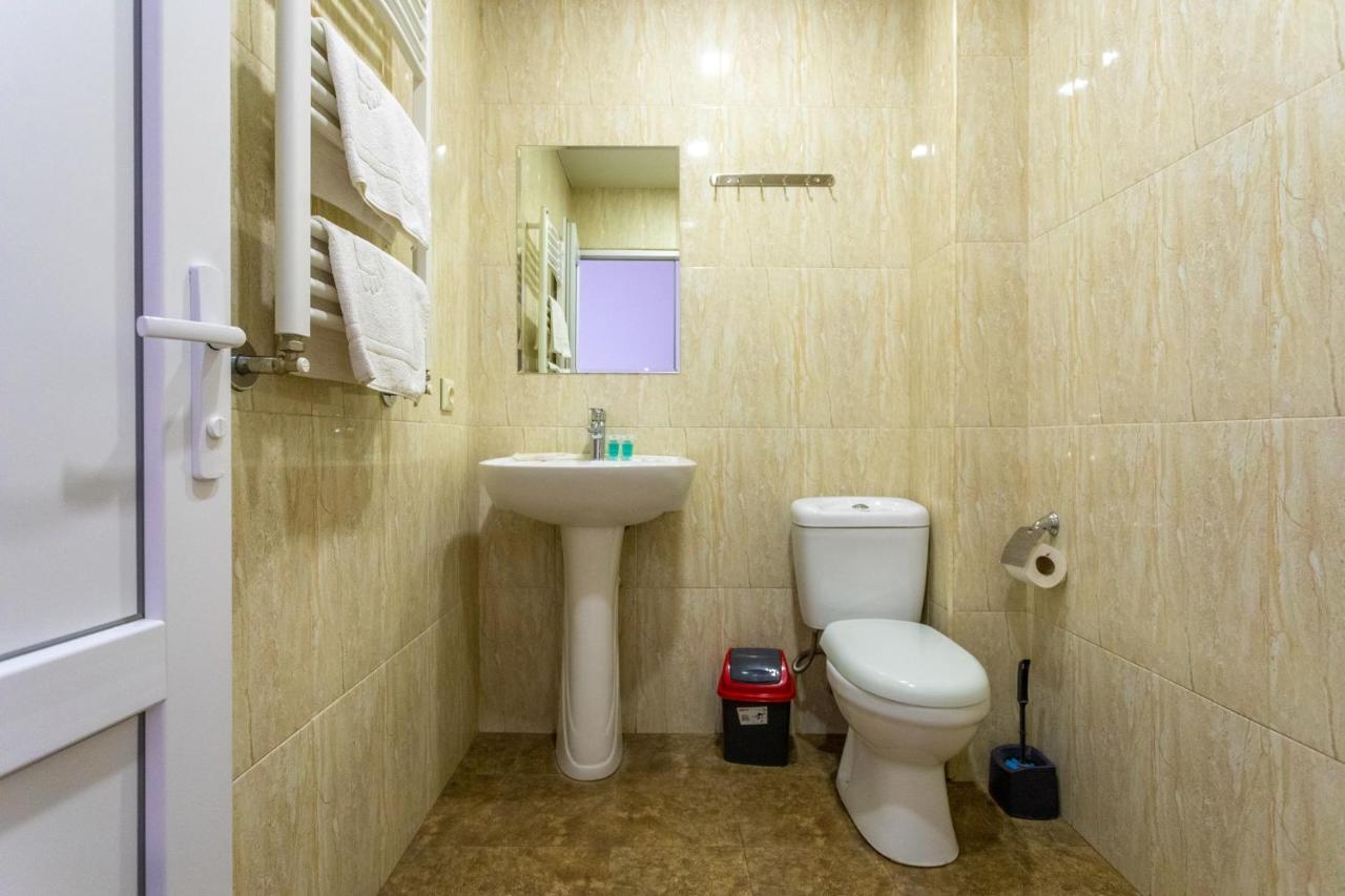 Hotel Phasis Kutaisi Bagian luar foto
