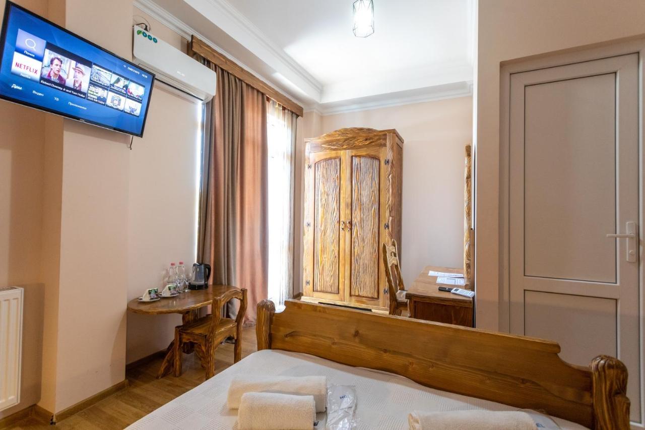 Hotel Phasis Kutaisi Bagian luar foto
