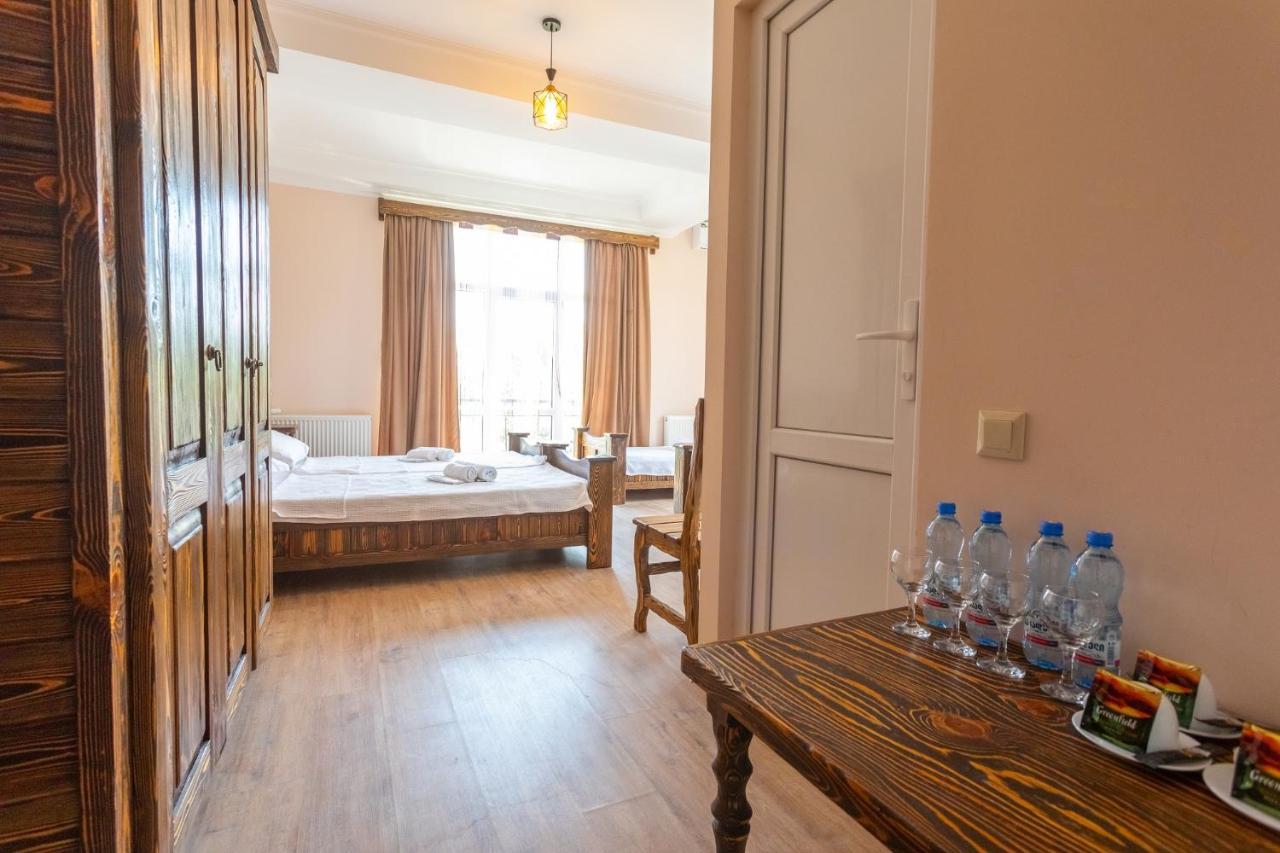 Hotel Phasis Kutaisi Bagian luar foto