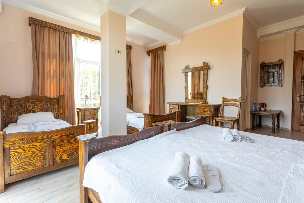 Hotel Phasis Kutaisi Bagian luar foto