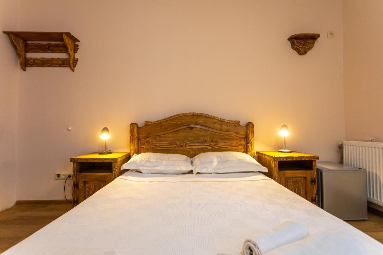 Hotel Phasis Kutaisi Bagian luar foto