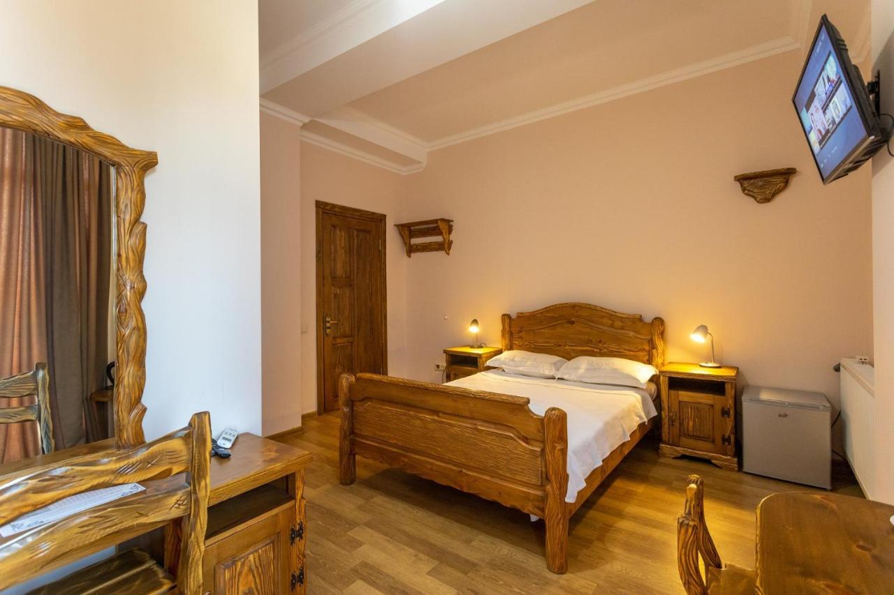 Hotel Phasis Kutaisi Bagian luar foto