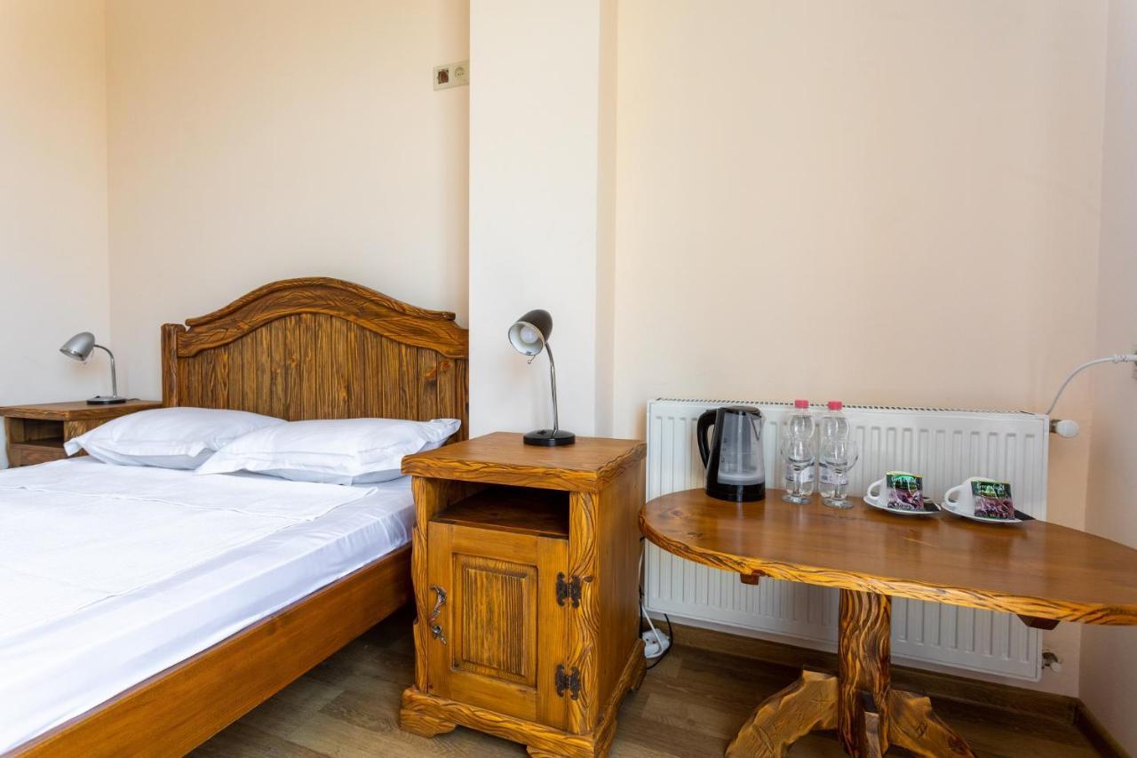 Hotel Phasis Kutaisi Bagian luar foto
