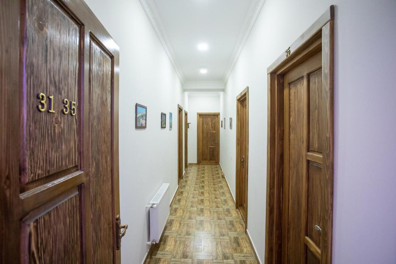 Hotel Phasis Kutaisi Bagian luar foto