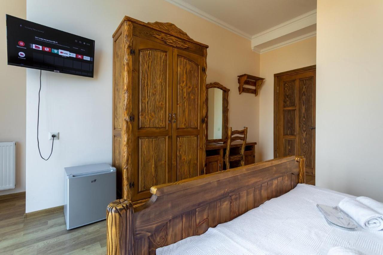 Hotel Phasis Kutaisi Bagian luar foto