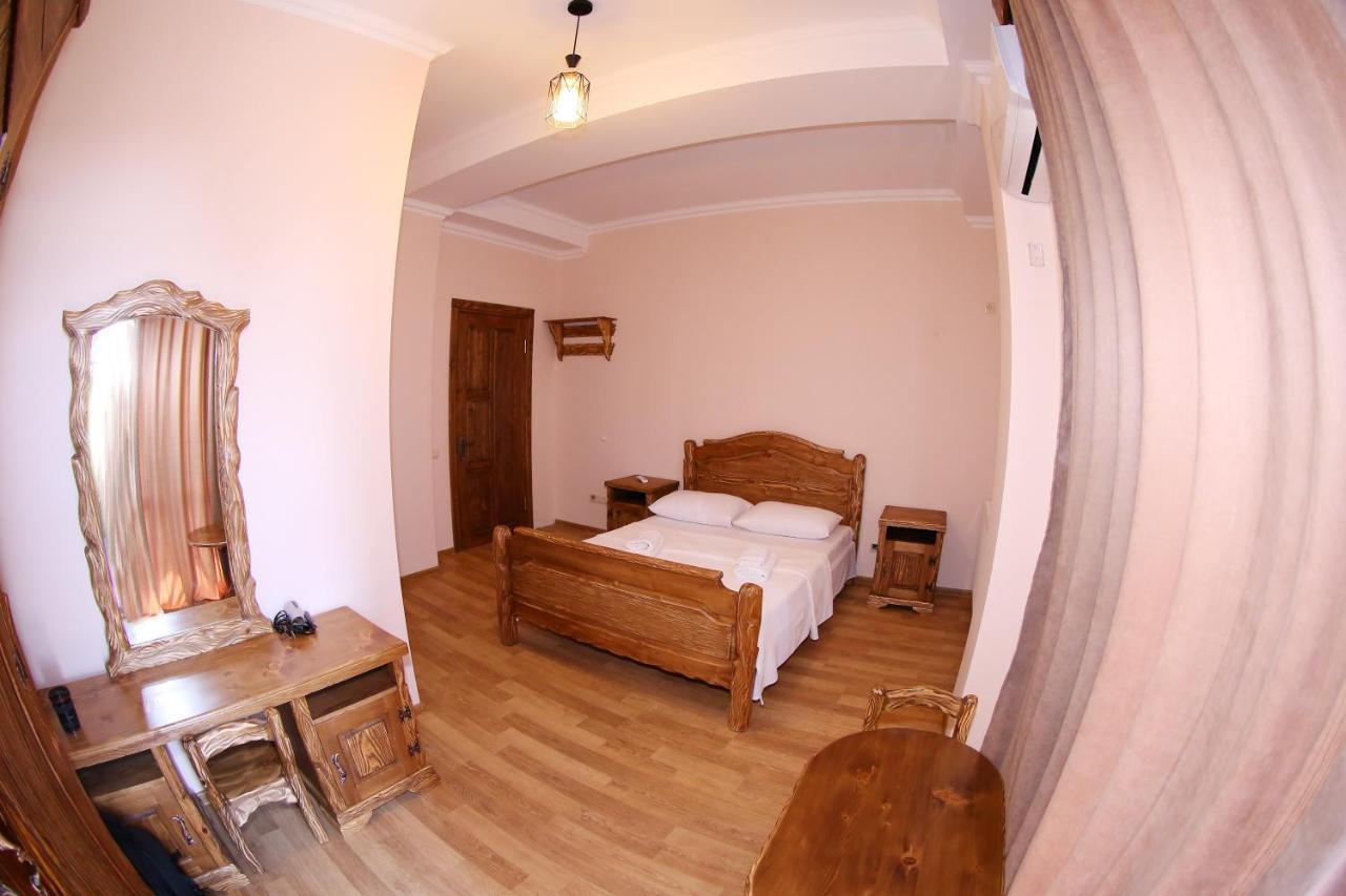 Hotel Phasis Kutaisi Bagian luar foto