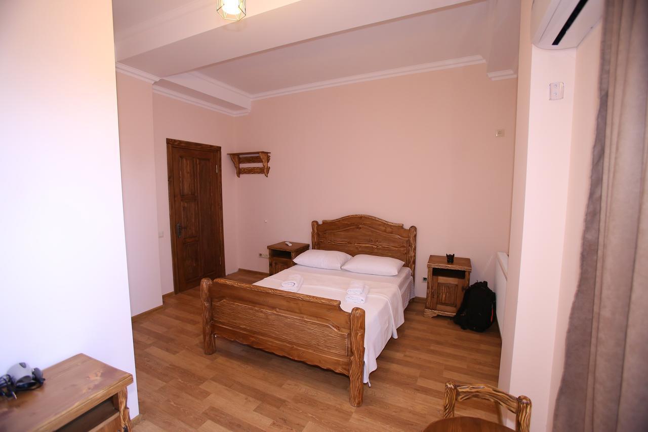 Hotel Phasis Kutaisi Bagian luar foto