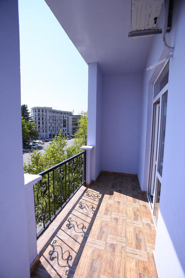 Hotel Phasis Kutaisi Bagian luar foto
