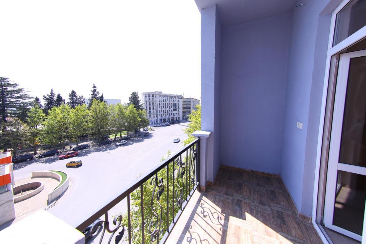 Hotel Phasis Kutaisi Bagian luar foto